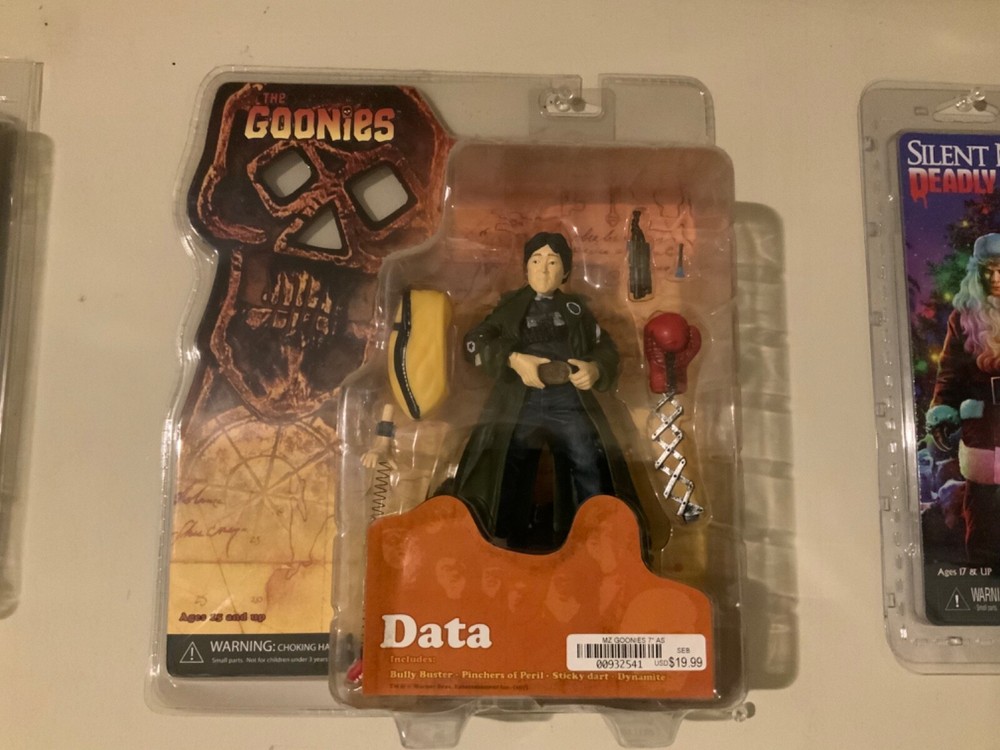 THE GOONIES – DATA 7-inch NEW scale action figure – Mezco Toys 2007 NIB MINT