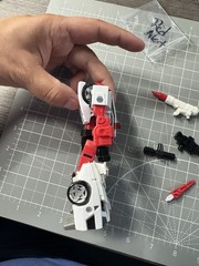 Transformers Kingdom Red Alert WFC Trilogy Deluxe Class Generations