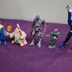 RANDOM LOT OF DIFFERENT ACTION FIGURES SEE PHOTOS FIGURES SHOW SIGN OF WEAR