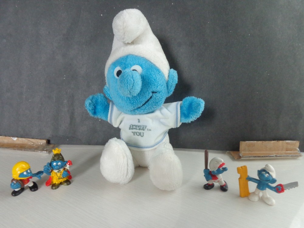 Vintage 1979 large 10″ Stuffed Smurf and 4 Small rubber Smurfs