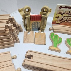 Pixar Cars RADIATOR SPRINGS WOODEN RACE TRACK Replacement Parts Sign Road Cactus