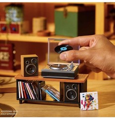 MGA’s Miniverse Real Music Record Player Mini Collectibles Mini Playable Record