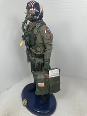 1/6 US NAVY F-14 “TOP GUN” MAVERICK TOM CRUISE TOMCAT FIGHTER PILOT + USN STAND