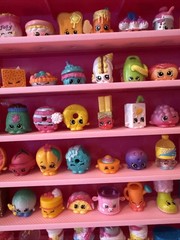 Shopkins Lot of 96 Foodie Random Figures ~ No Dupes Mixed Seasons with Cases 🧁