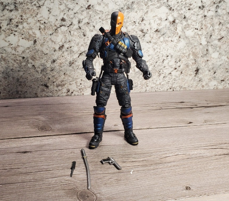 DC Collectibles Arrow Series Titans Deathstroke Action Figure with Weapons