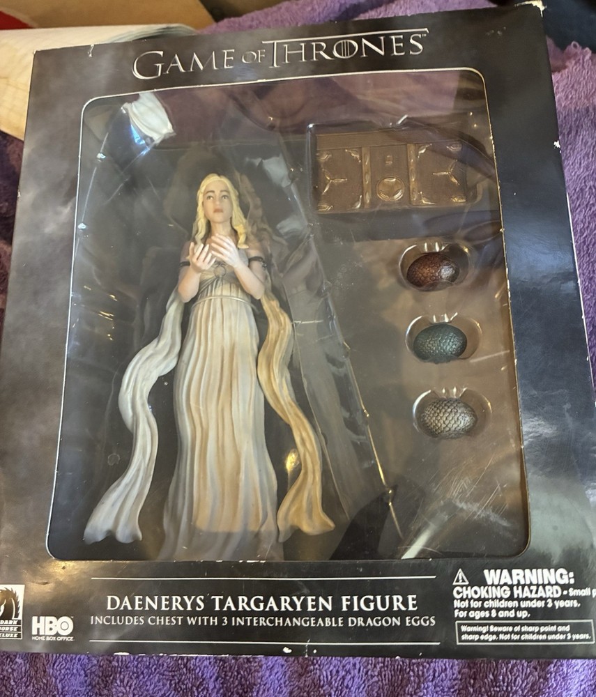 Dark Horse Game of Thrones Daenerys Targaryen Figure w/ Chest, Dragon Egg, Boxed