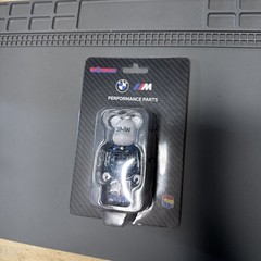 Bearbrick BMW 100% BE@RBRICK Medicom Toy rare