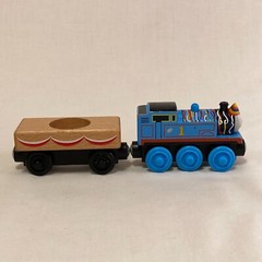 Thomas & Friends Wooden Railway Birthday Train Plus Cake Cargo Car Y4501 Magnet