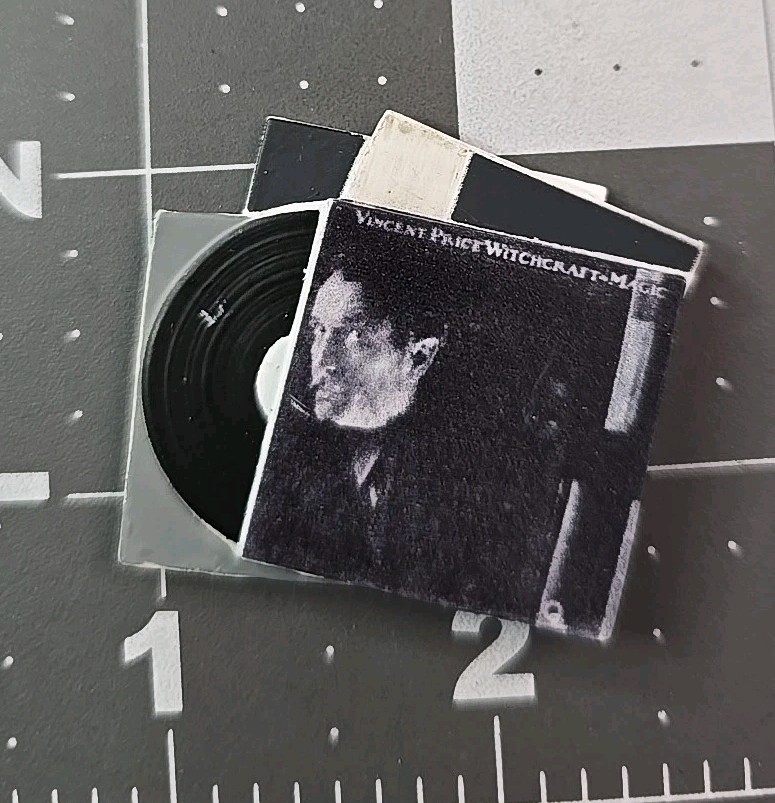 NECA custom fodder Black & White Vincent Price 7″ Figure RECORDS stack accessory