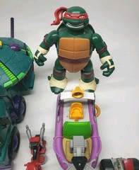 TMNT LARGE LOT OF FIGURES And VEHICLES Teenage Mutant Ninja Turtles