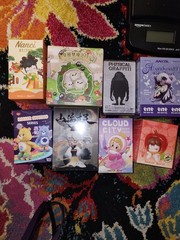 LARGE BUNDLE OF 32 FIGURINE BLIND BOXES F- 32