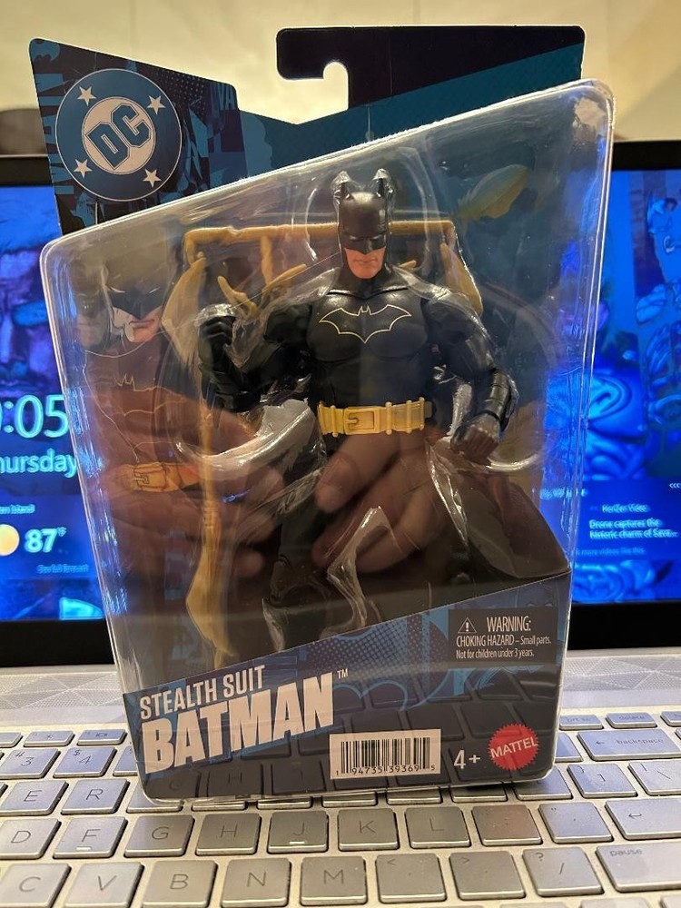 MATTLE 6 1/2 INCHES TALL DC STEALTH SUIT BATMAN PREMIERE WAVE 2 ACTION FIGURE