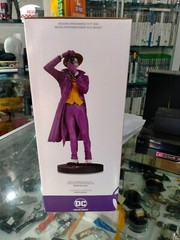 DC COLLECTABLES DC DESIGNER SERIES THE JOKER BRIAN BOLLAND IN BOX – 4490 OF 5000