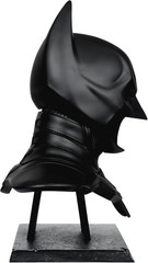 – DC Direct Batman: the Dark Knight (2008) Cowl Replica 1:1 Scale