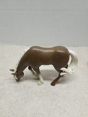 Figurine Just Play DWA LLC Horse Grazing Brown White