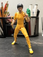 BANDAI Entertainer / USED / fighting Bruce Lee SHFIGUARTS YELLOW TRACK SUIT