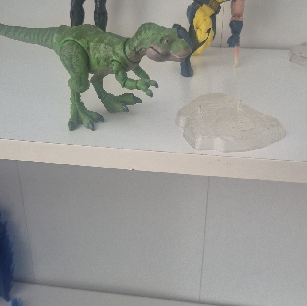 Jurassic Park Amber Collection Juvenile Tyrannosaurus Baby T-Rex Figure