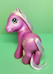 2003 G3 My Little Pony Rainbow Pony 1st Release Wysteria Purple Shimmer MLP