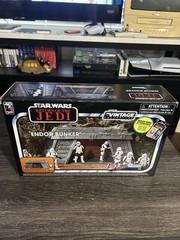 Star Wars Vintage Collection Endor Bunker Playset & FIGURE New
