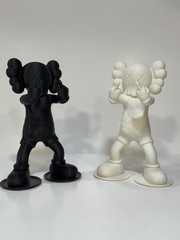 2 Controller Stands KAWS Supports PlayStation, Xbox, Nintendo Controller, phones
