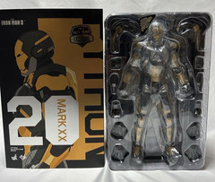 Hot Toys MMS248 1/6 Iron Man 3 Iron Man Mark XX Python Figure New Opened