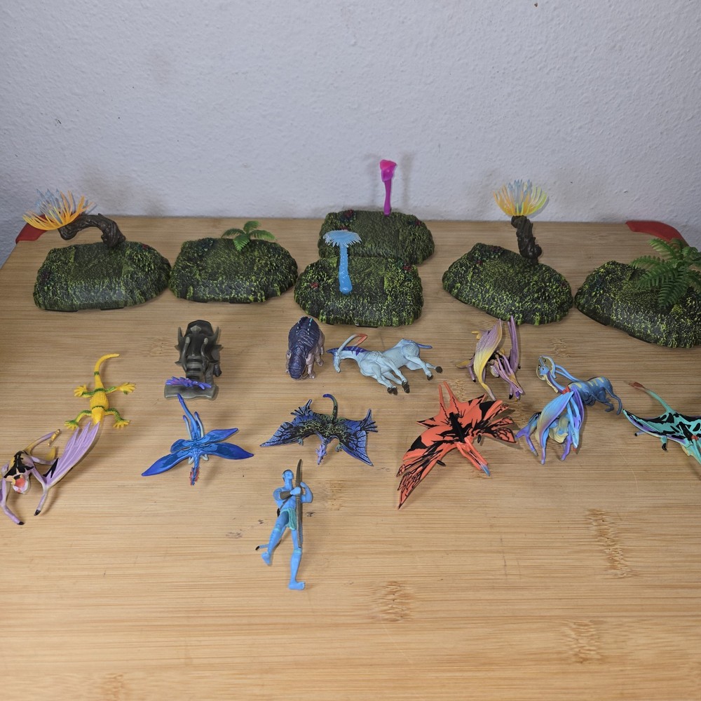 Disney World of Avatar Pandora Toy Collectable Mini Action Figures Set Of 19