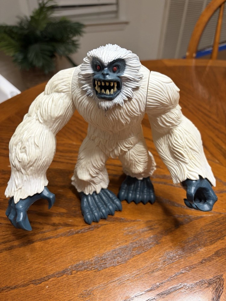 Toys R Us 7.25″ Tall Yeti Monster Chap Mei Action Figure Abominable Snowman 2015