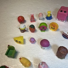 Mini Shopkins lot of 30 mini figures mixed series plus accessories