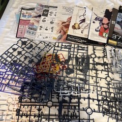 HUGE LOT BANDAI GUNDAM Model Kit PIECES Figures Weapons, Accessories Manuals