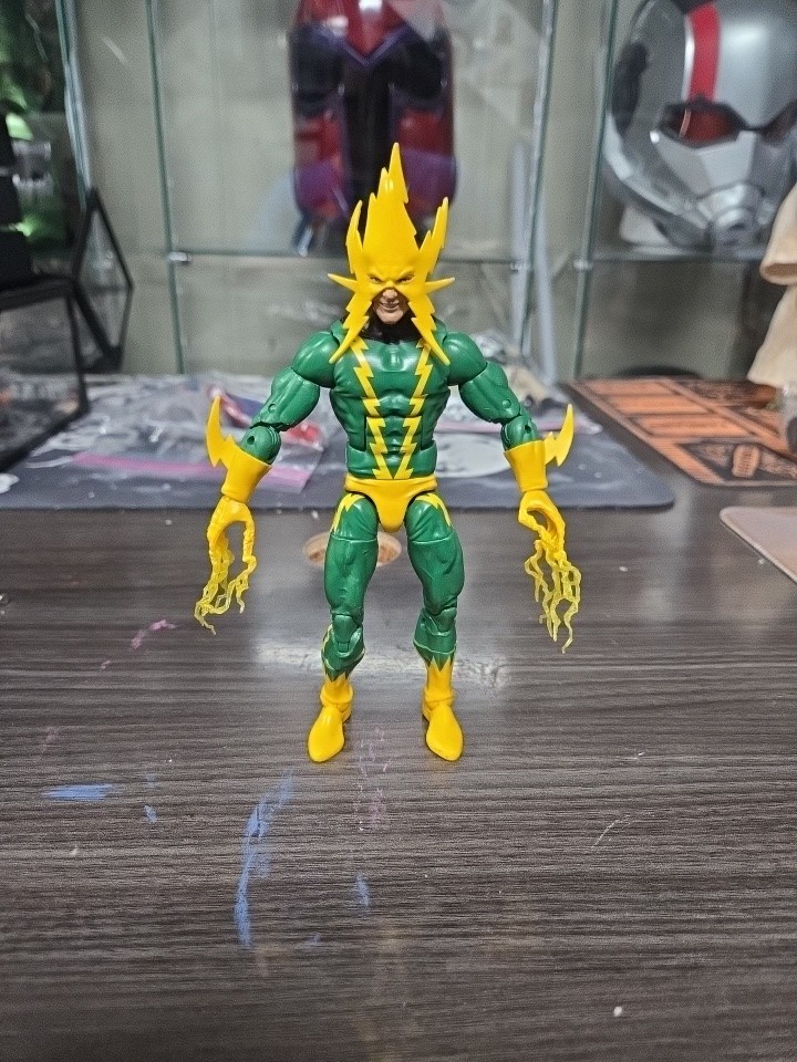 Hasbro Marvel Legends Retro Spider-Man Electro 6 inch Action Figure