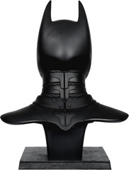 – DC Direct Batman: the Dark Knight (2008) Cowl Replica 1:1 Scale