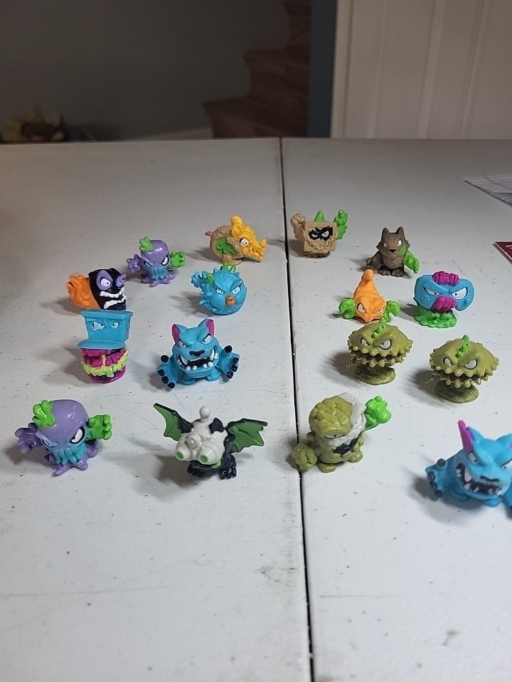 Moose Toys Mr Beast Swarm Lab Hybrids Action Figures Lot Of 17 Great Condition