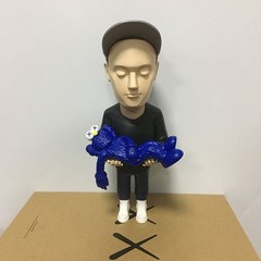 Celebrity Artist Actor Designer Culture Luxury Figure (Bryan Donnelly Kaws Blue)
