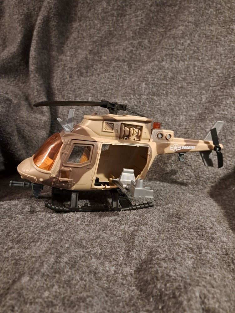 Chap Mei Desert Helicopter 2011 & 3 Chap Mei Solders (B18)