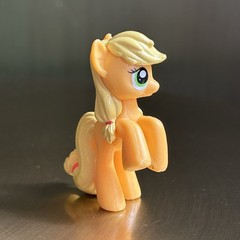 My Little Pony Blind Bag “APPLEJACK” (from various sets) Mini FIM