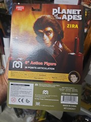 TOPPS MEGO EXCLUSIVE SET OF 2 PLANET OF THE APES ZIRA AND TAYLOR…….MIP !