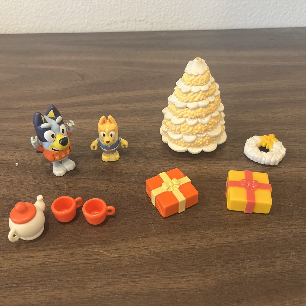 Bluey CHRISTMAS TREE Yellow WREATH 2 PRESENTS for Figure Play Set House Lot