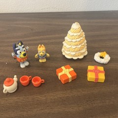 Bluey CHRISTMAS TREE Yellow WREATH 2 PRESENTS for Figure Play Set House Lot