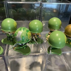 32 MGA Awesome LITTLE GREEN MEN Figure Lot GREEN BLUE With Accessories Dog Tags