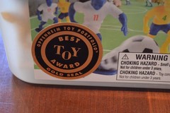 KASKEY KIDS SOCCER GUYS FIGURES TOY PLAYERS REFEREE 2 GOALS WITH CASE USA BRAZIL