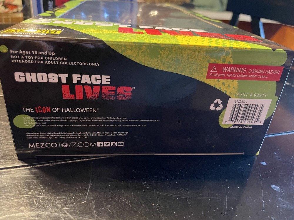 Mezco Toyz Living Dead Dolls Present Ghost Face Bloody Glow-in-the-Dark Exclusiv