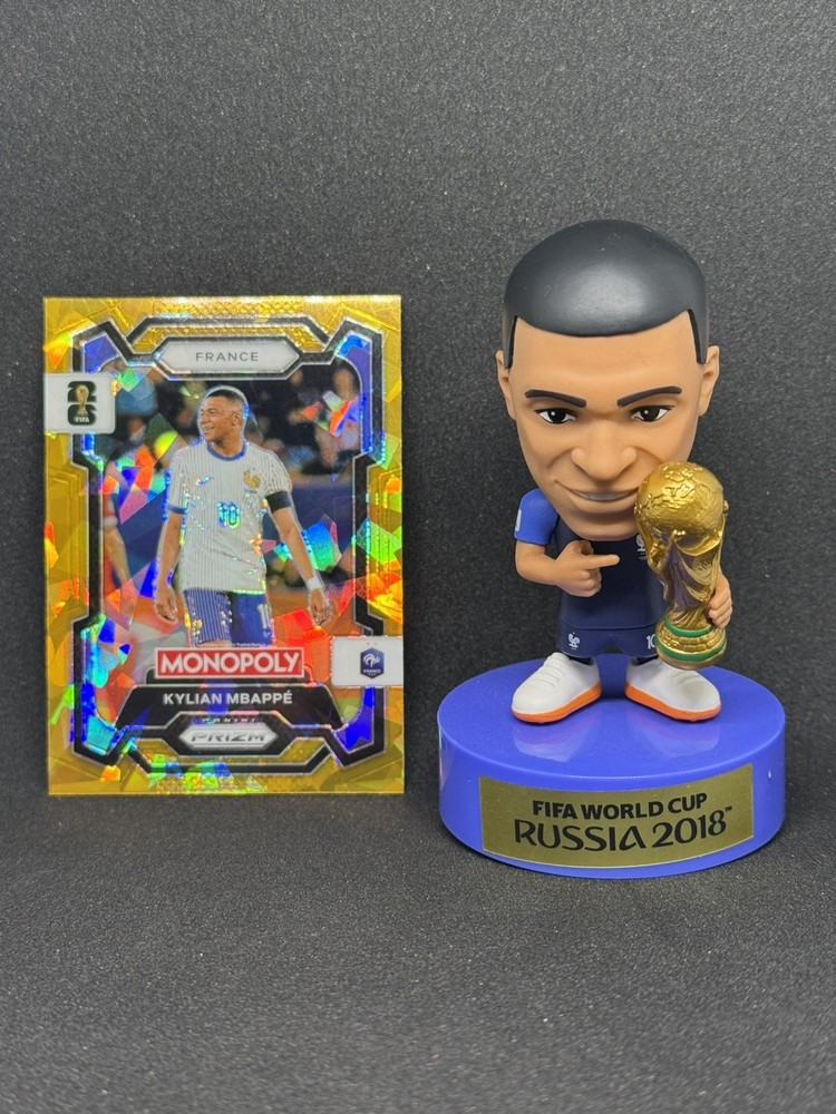 ZURU FIFA Ballers Mbappe SR Super Mbappe Super rare Kylian figure with World Cup