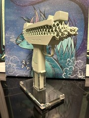 Shoeuzi – No Future – Original Packaging with Box, Stand and Gloves