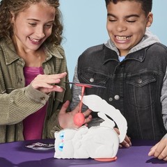 Throwing Paws – Hasbro