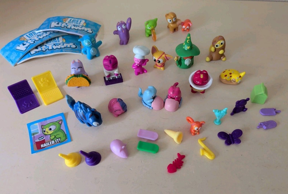 Big Lost Kitties Lot Of 16 Figures , Various Accessories, Sticker, & Flip books