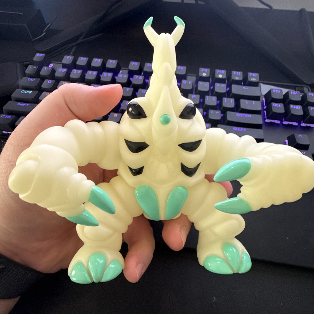GLOW IN THE DARK Glyos Godbeast Titan Mushi Sofubi Action Figure RARE