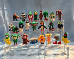 LOT OF 24 TRALALERO TRALALA 24 PIECE TOY SET ACTION FIGURES MINI COLLECTIBLES