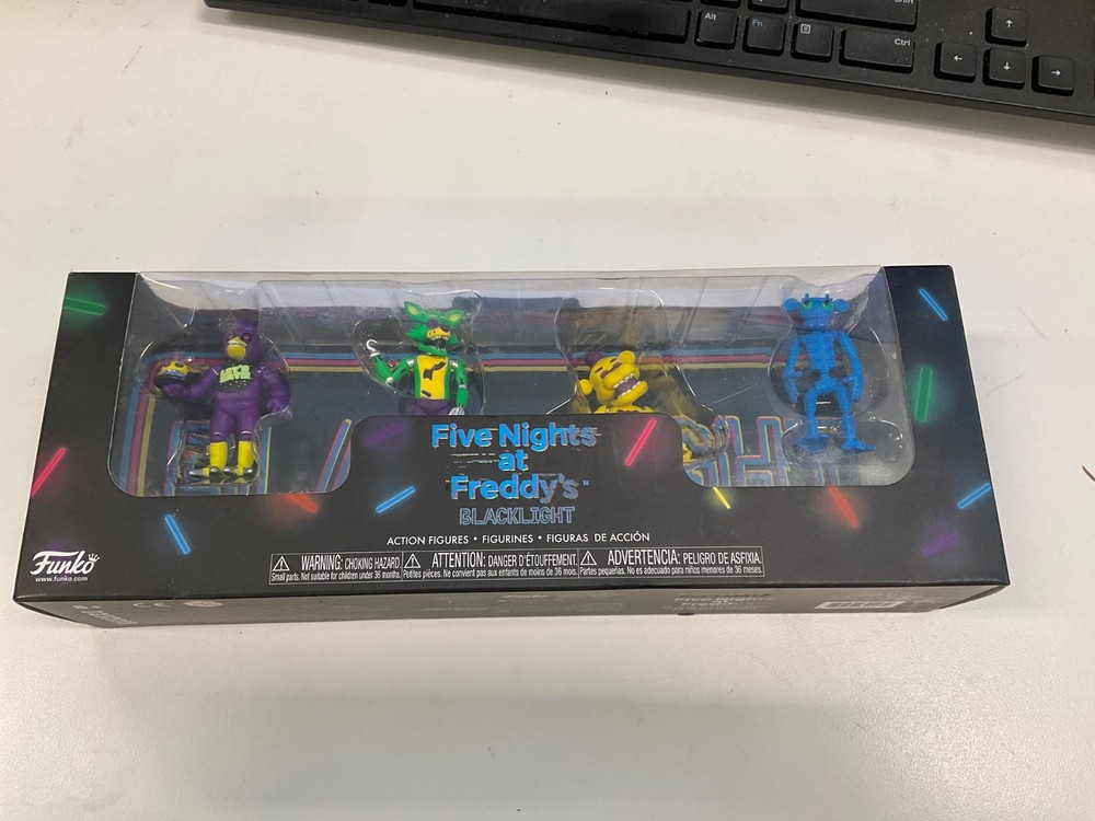 New Funko FIVE NIGHTS AT FREDDY’S Blacklight 2″ Action Figures ~ Set of 4 2018