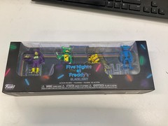 New Funko FIVE NIGHTS AT FREDDY’S Blacklight 2″ Action Figures ~ Set of 4 2018