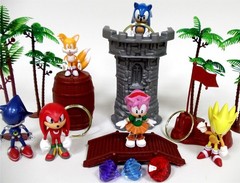 18 Piece Play Set Featuring Random Figures and Accessories – May Include Supe…